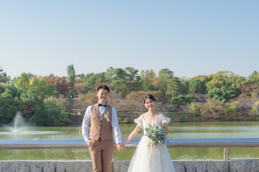 大阪・堺の前撮りフォトスタジオ「ブランフルール」 大阪鶴見緑地公園の洋装のロケーション前撮り_18