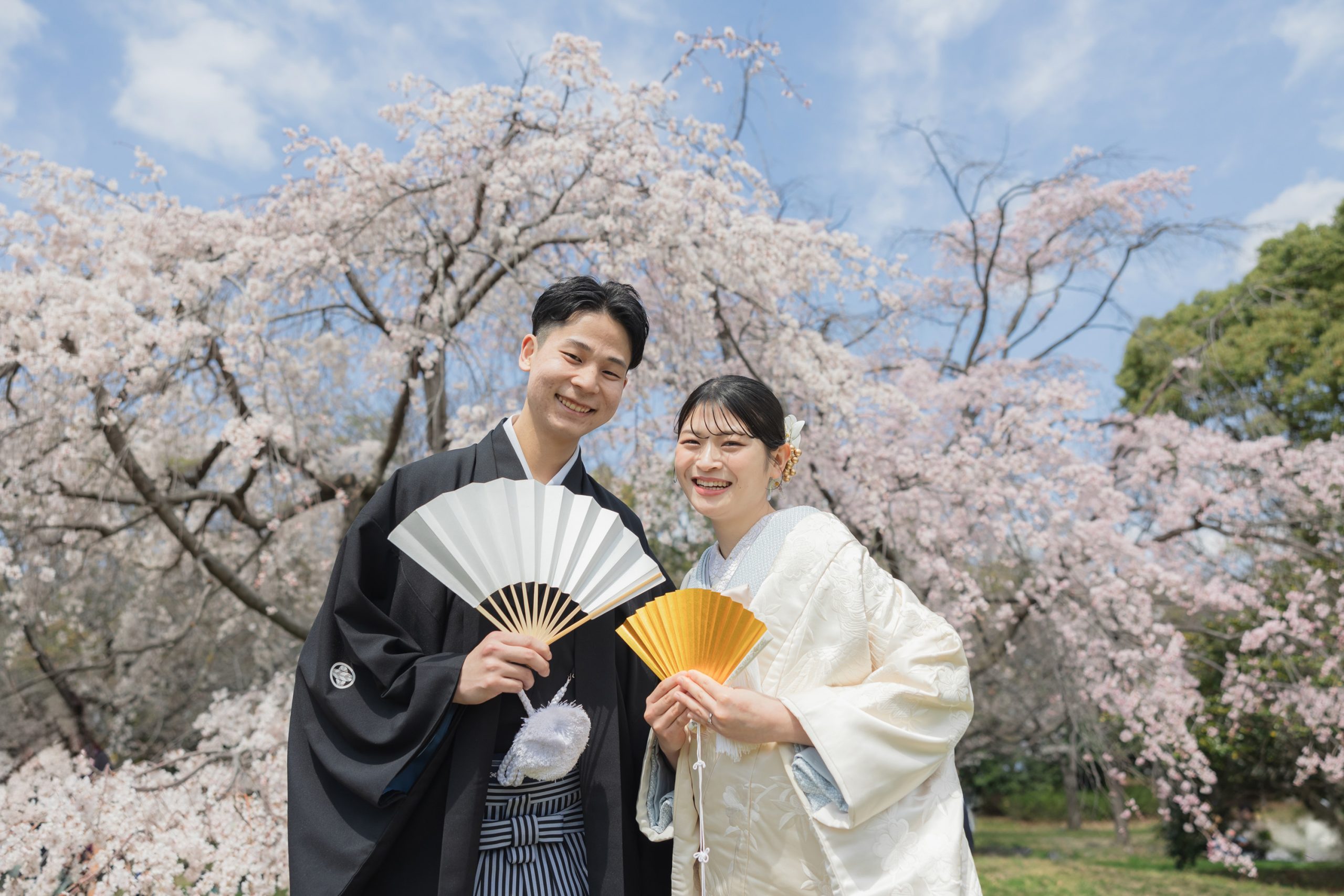 桜の季節に、大阪城公園で和装ロケーション撮影